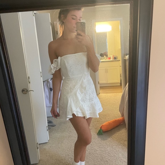 White Off the Shoulder Dress - Picture 4 of 6